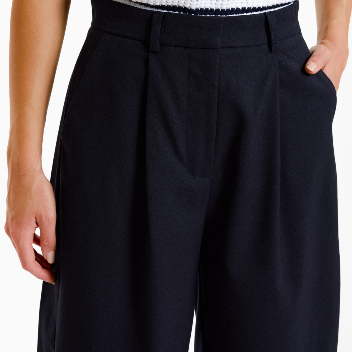 SHORT JACQUELINE