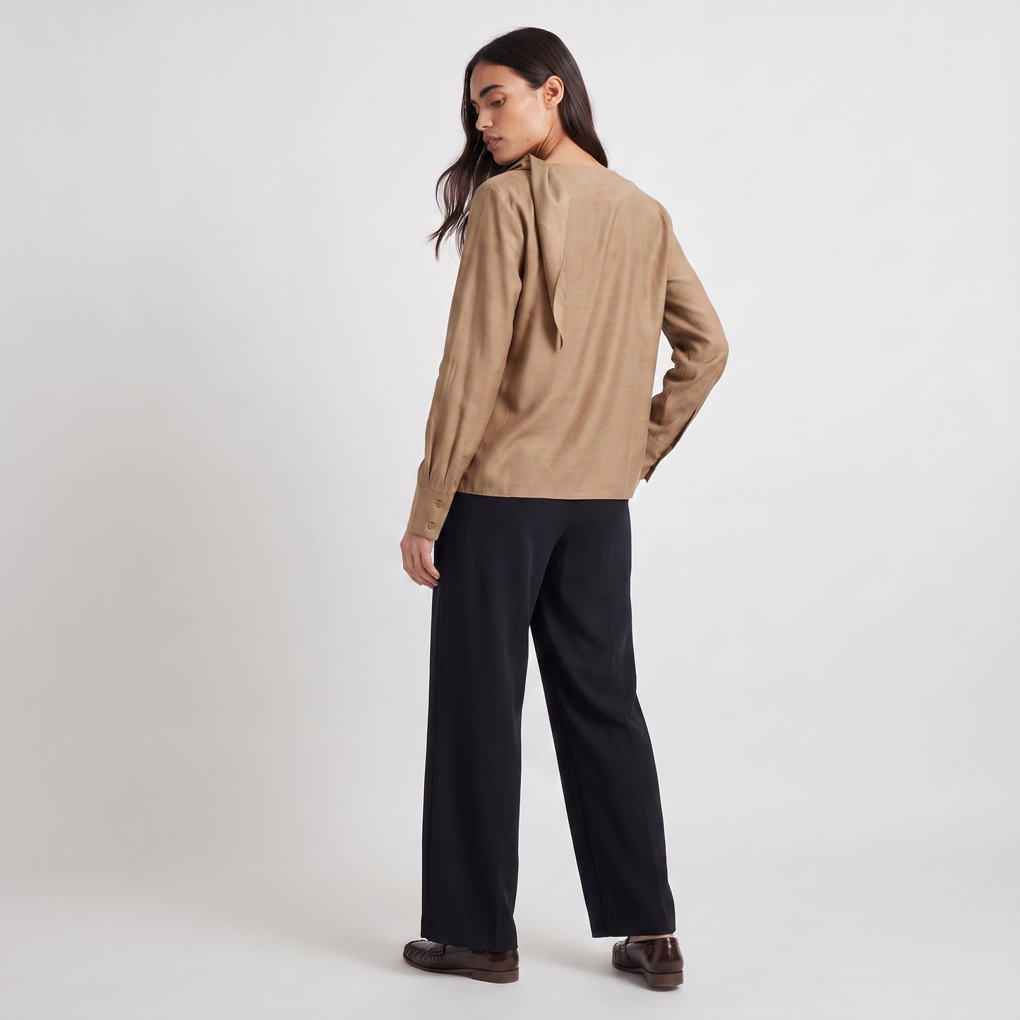 Blouse fluide Col drapé Coupe ample et féminine