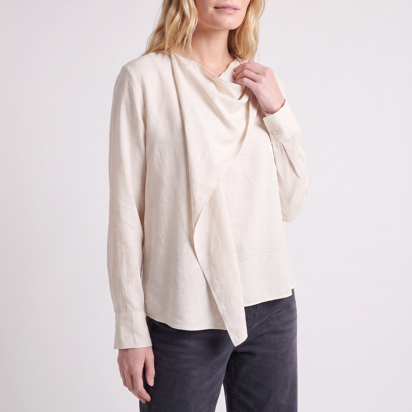 Blouse fluide Col drapé Coupe ample et féminine