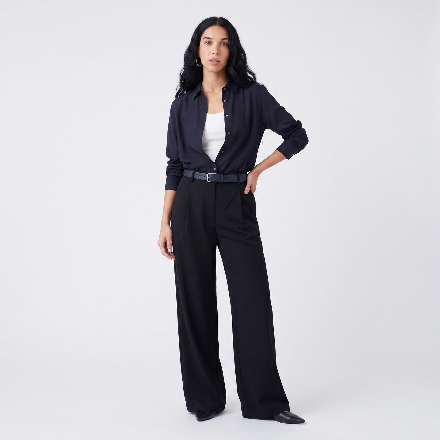 Chemise fluide et élégante Col ouvert Coupe féminine et confortable