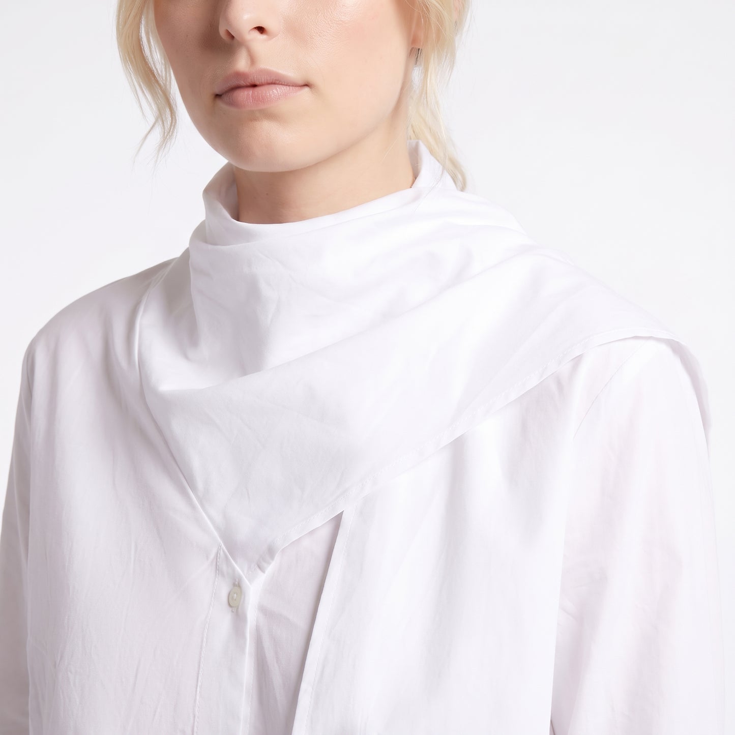 Chemise à lavallière Col à nouer Coupe épurée et intemporelle