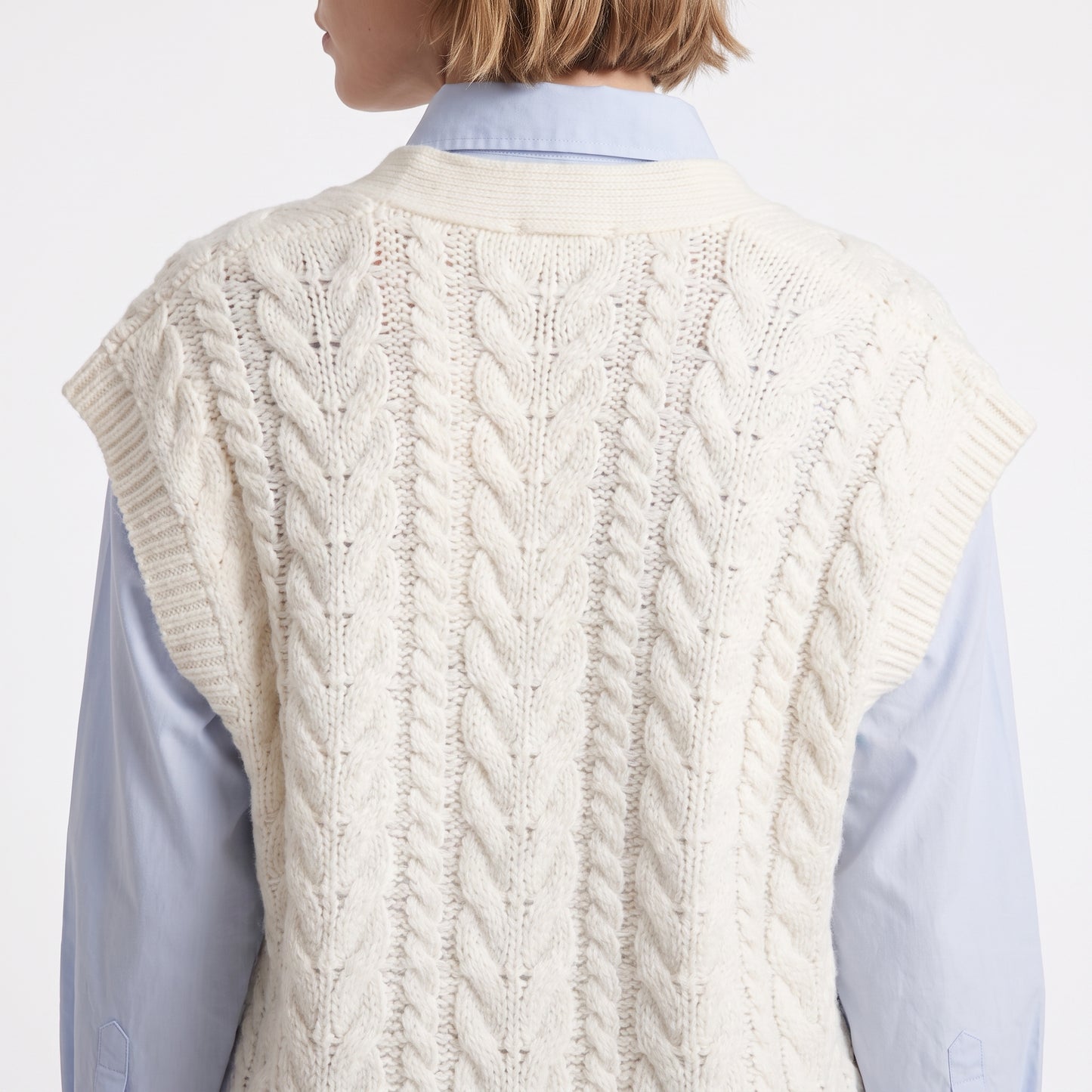 Gilet sans manches Maille torsadée Col V Fermeture boutonnée 
