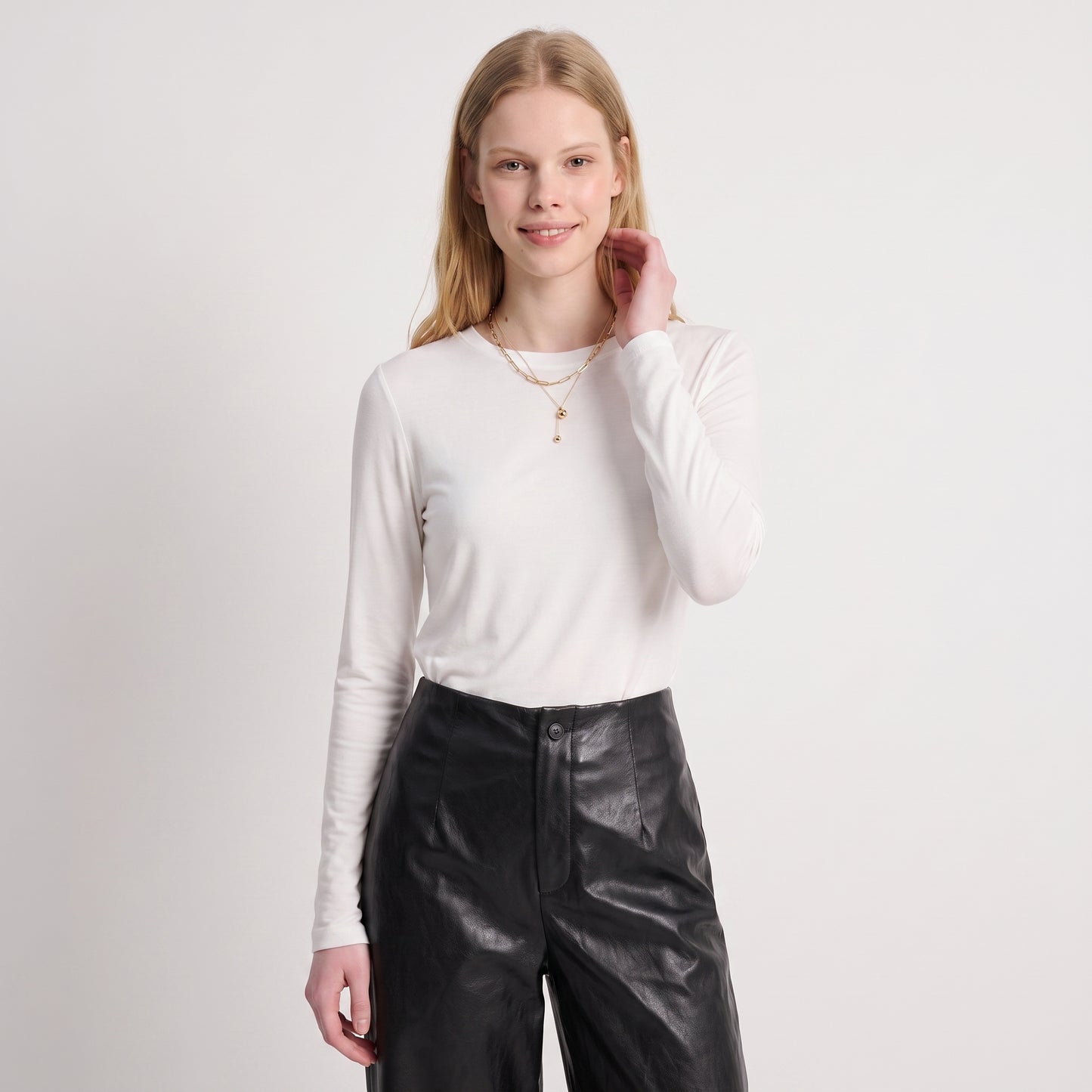  Pantalon droit Taille haute Jambes larges Plis à l'avant Poches latérales
