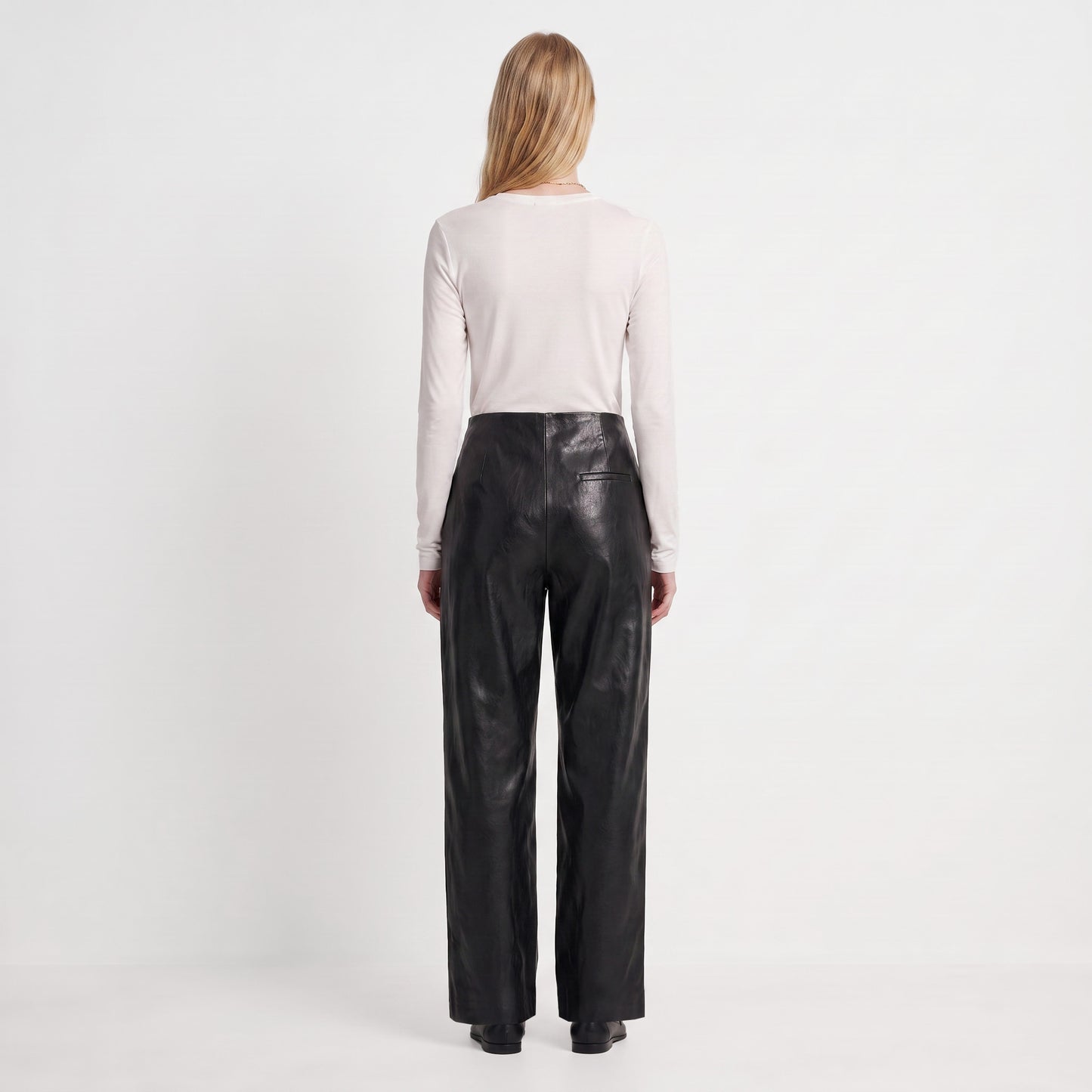 Pantalon droit Taille haute Jambes larges Plis à l'avant Poches latérales